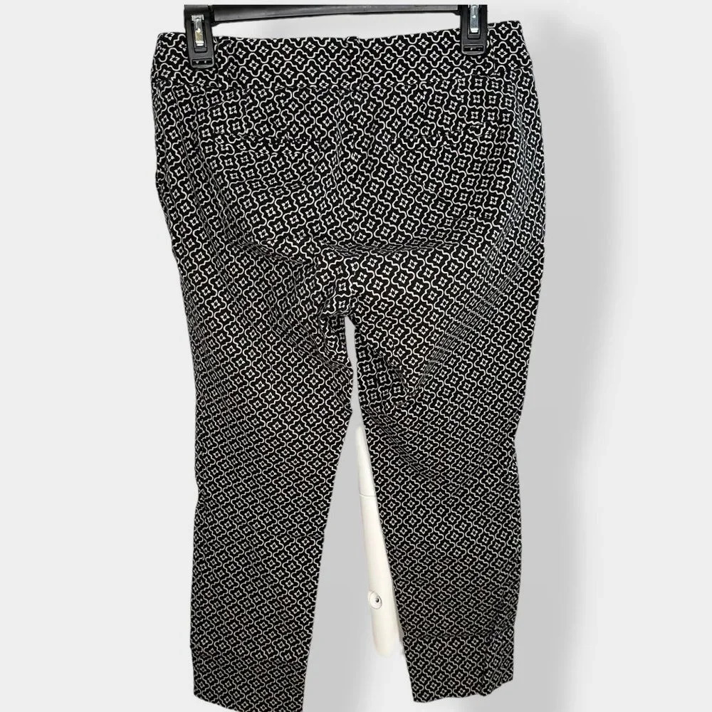 LOFT Black White Medallion Print Julie Skinny Pant 4P - Picture 2 of 5